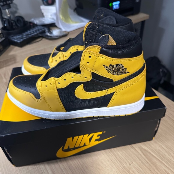 Nike Air Jordan High-Tops in Black and Yellow - Picture 1 of 4